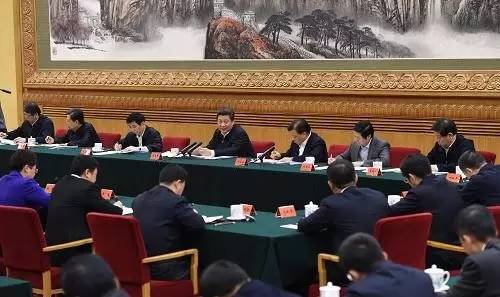 图为：2015年1月12日，中共中央总书记、国家主席、中央军委主席习近平在北京主持召开座谈会，同中央党校第一期县委书记研修班学员进行座谈并发表重要讲话。